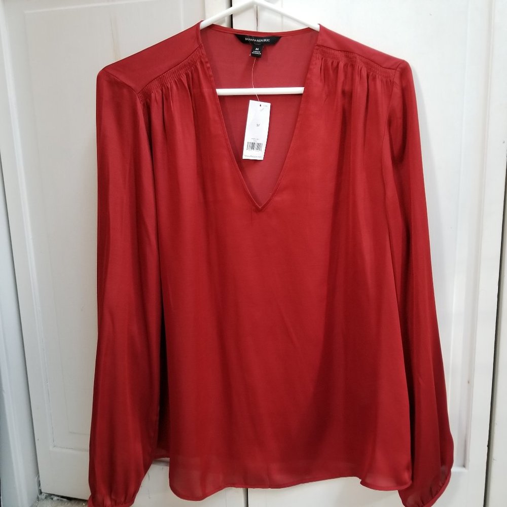 BANANA REPUBLIC Satin blouse NWT